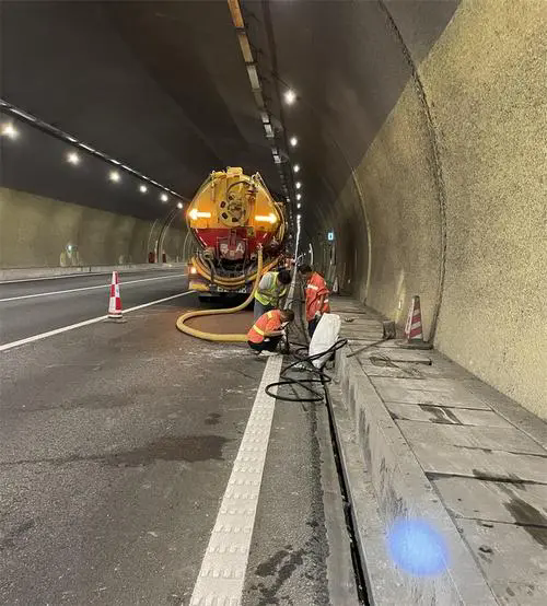 乾县隧道排水渠清淤